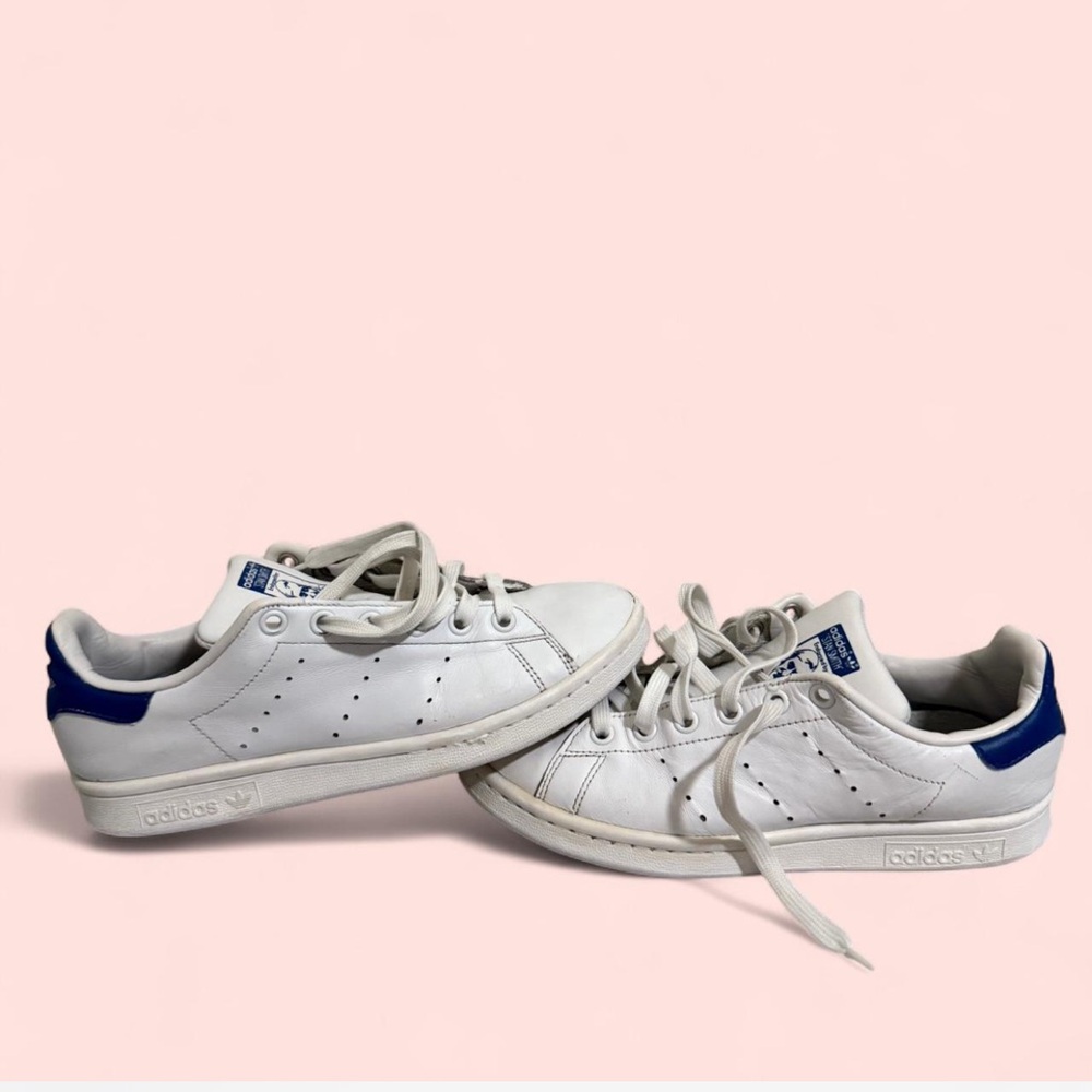 Adidas Originals Sneakers in White and Blue